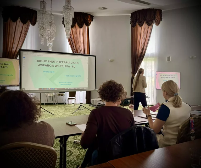 Trychologia funkcjonalna – holistyczne podejście do włosów Milena Kwaśniewska, specjalizuję się w diagnostyce i leczeniu problemów skóry głowy oraz włosów, oferując profesjonalne konsultacje i indywidualnie dobrane terapie. Nowa 15, 85-119 Bydgoszcz https://milena-trycholog.pl